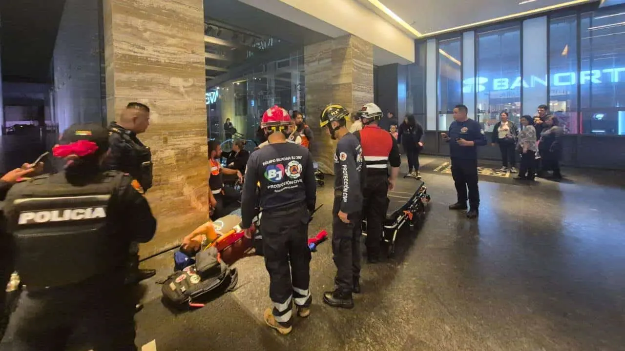 Plaza Mítikah bajo investigación tras desplome de elevador con dos personas heridas