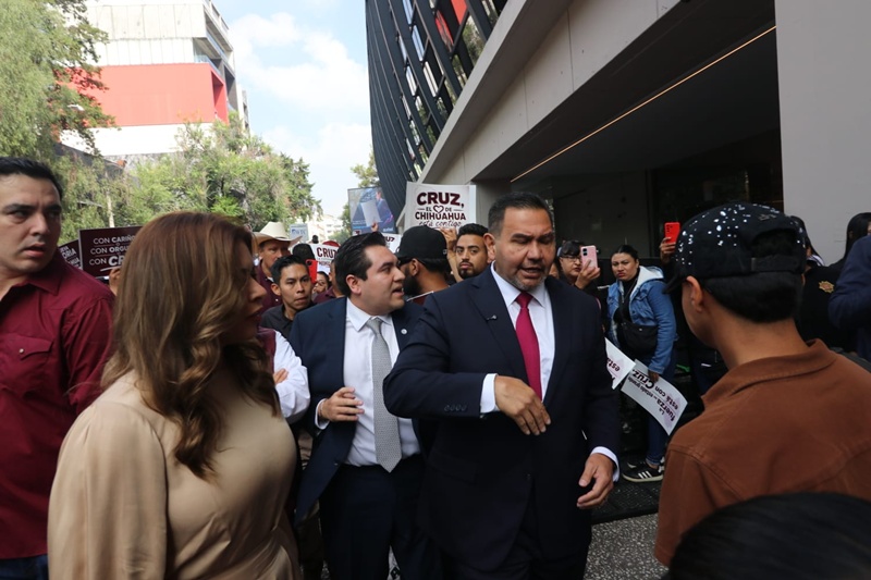 Pérez Cuéllar formaliza registro en Morena y abre contienda por gubernatura
