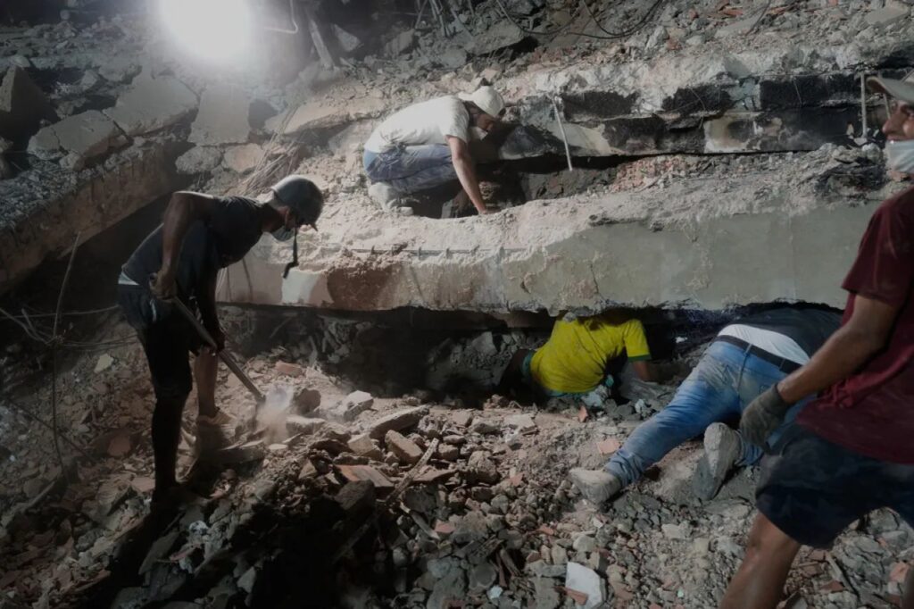 Sube a 4 mil 561 el número de fallecidos en Venezuela; miles continúan en campamentos temporales